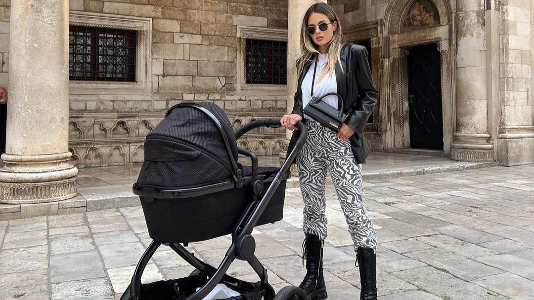 Adriana Ćaleta-Car sa sinom