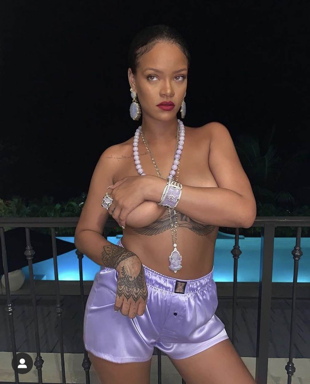 rihanna, dan bez grudnjaka