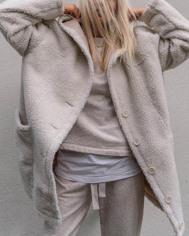 Lana Jurčević u teddy kaputu