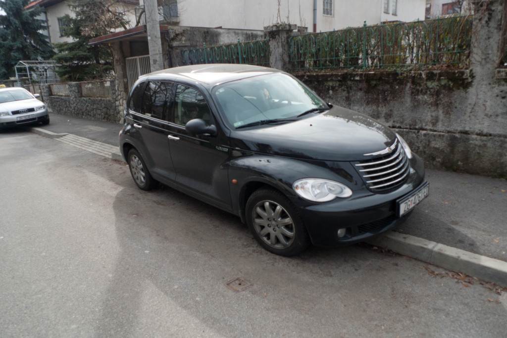 Chrysler Mije Begović parkiran je na Jagodnjaku
