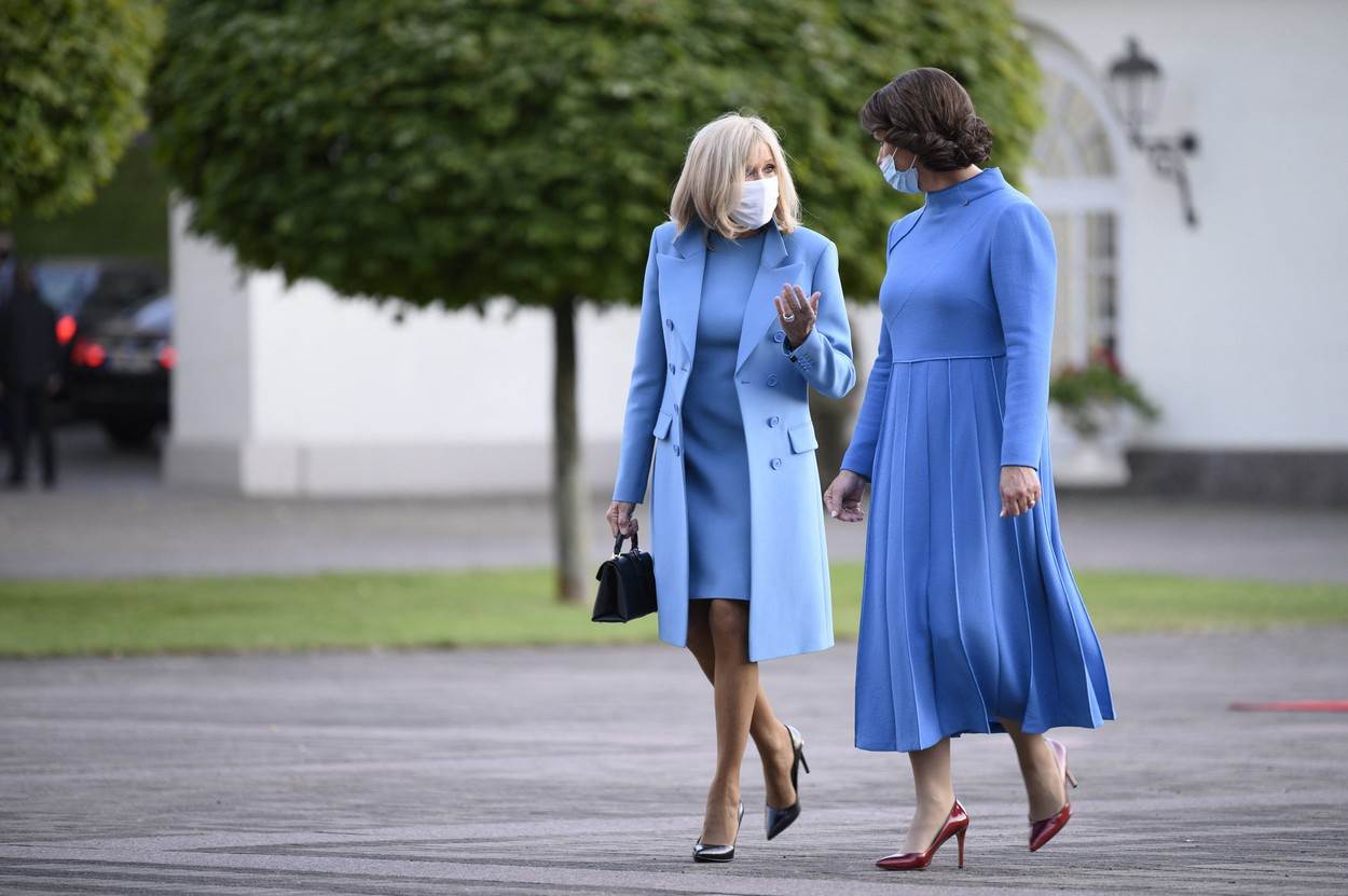 UVIJEK DOMINIRA Prva dama Brigitte Macron ponovno dijeli modne lekcije