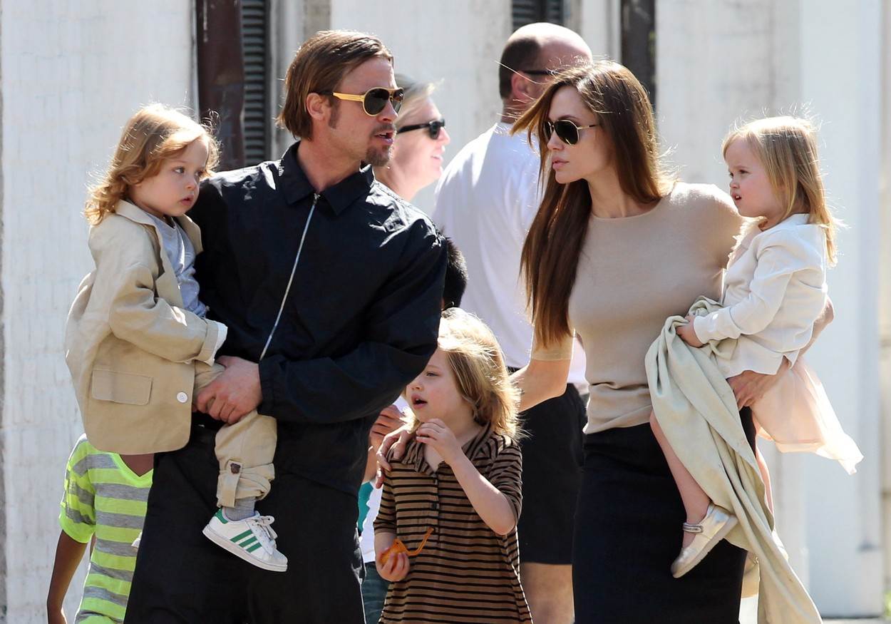 Angelina Jolie i Brad Pitt s djecom