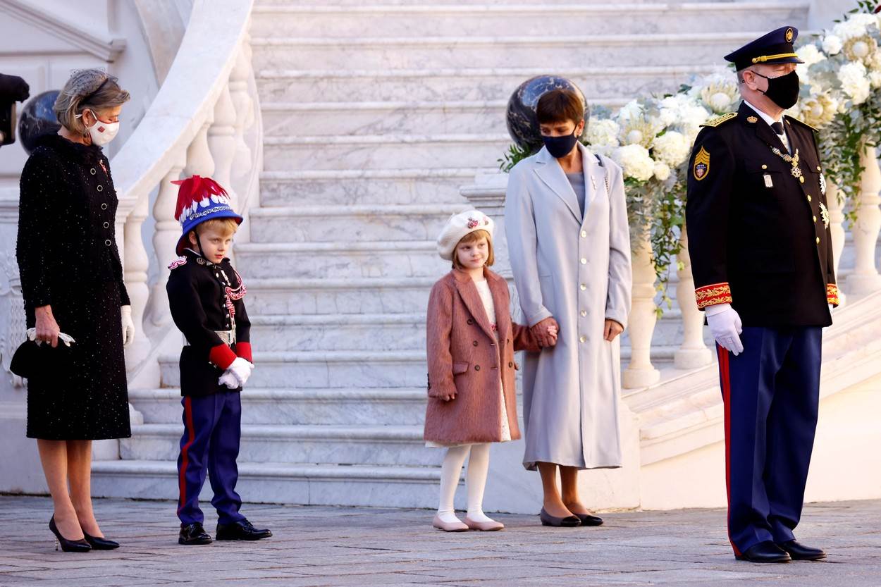 Princeza Caroline, princeza Stephanie i princ Albert s djecom