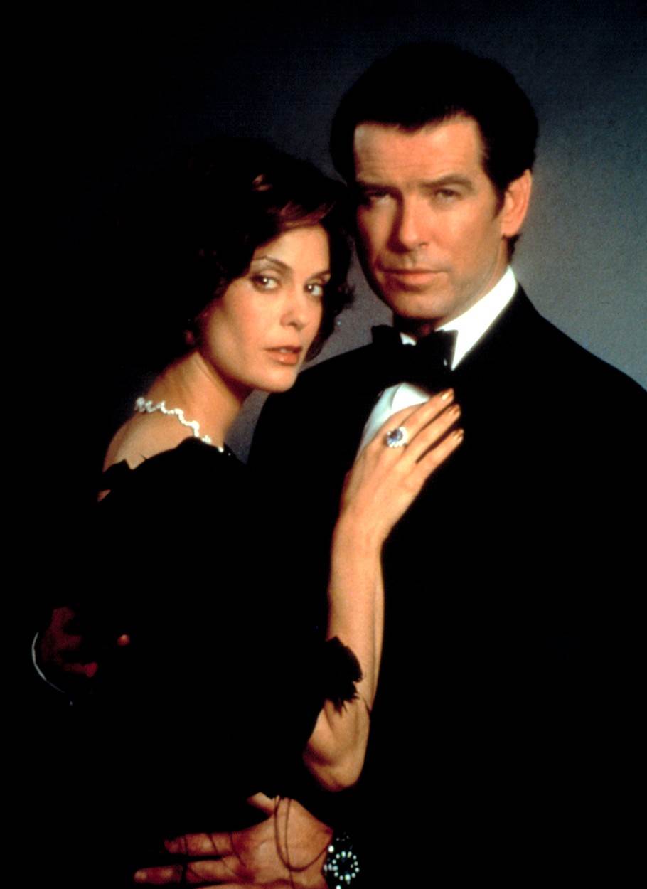 Teri Hatcher je glumila u Bondovu djevojku u filmu Sutra nikad ne umire pokraj Piercea Brosnana.