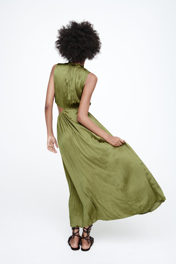 Maslinasto zelena satinirana haljina nabrane teksture