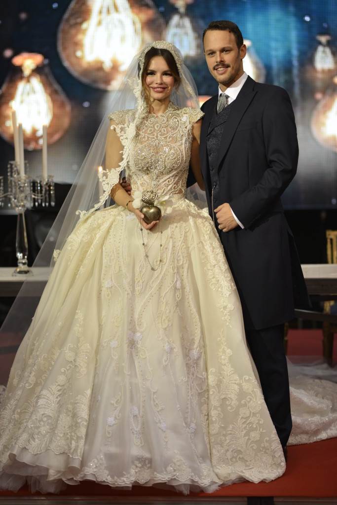 Ekskluzivno donosimo 60 neobljavljenih fotografija svadbenog slavlja Severine i Igora Kojića