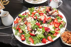 salata od jagoda