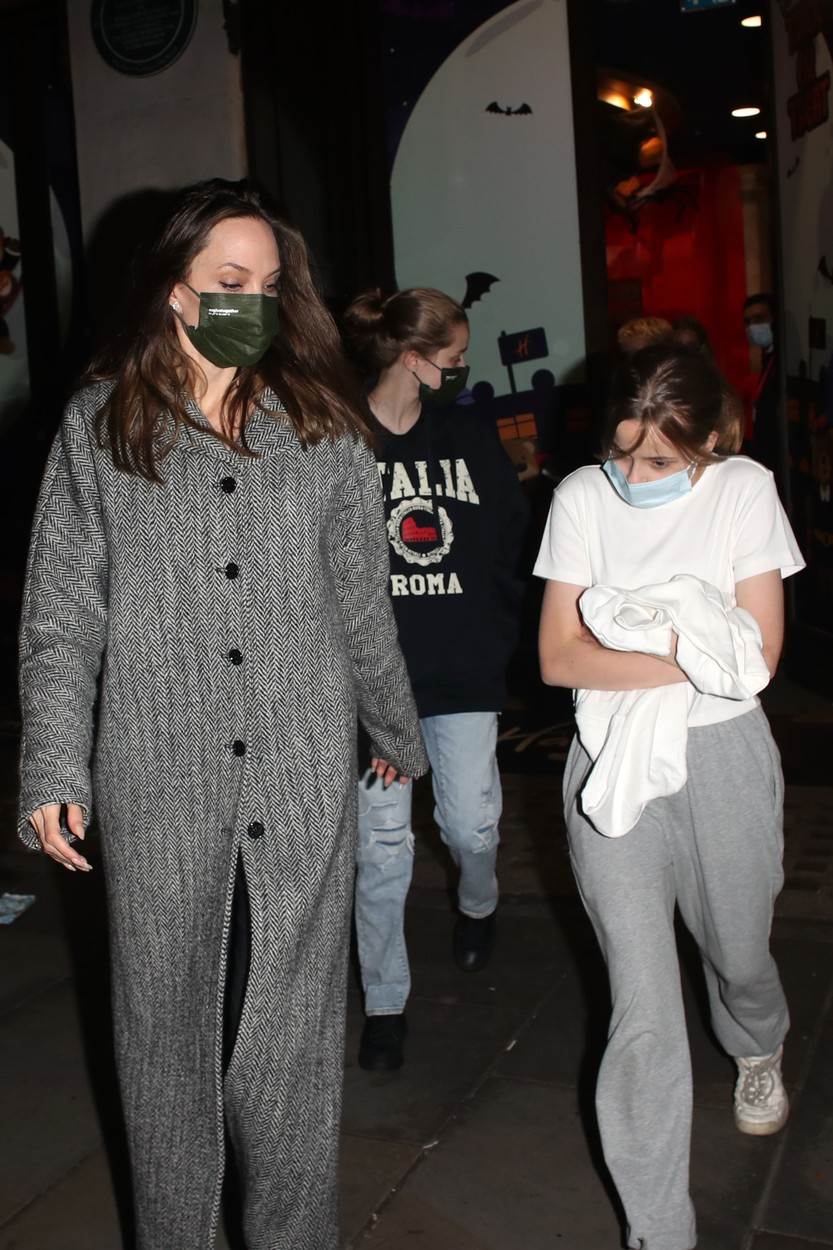 Angelina Jolie, Vivienne Jolie Pitt