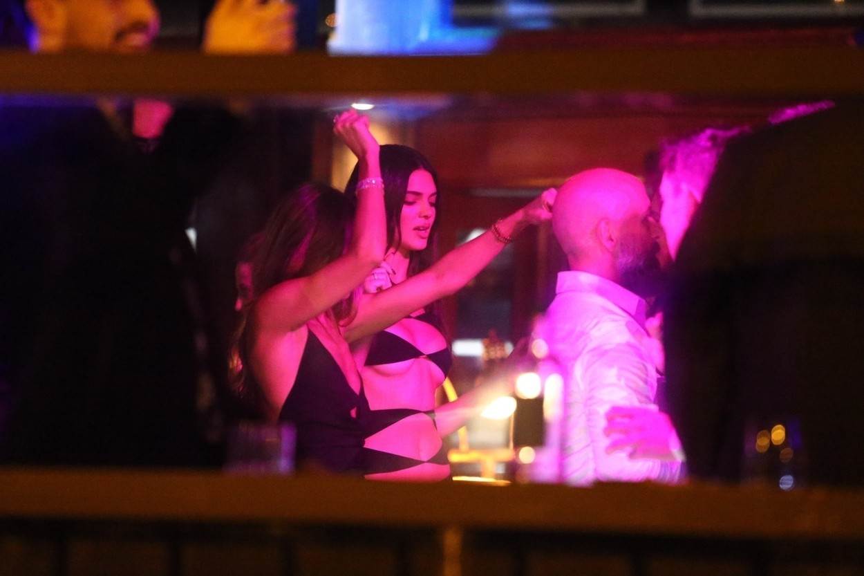 Kontroverzna haljina Kendall Jenner