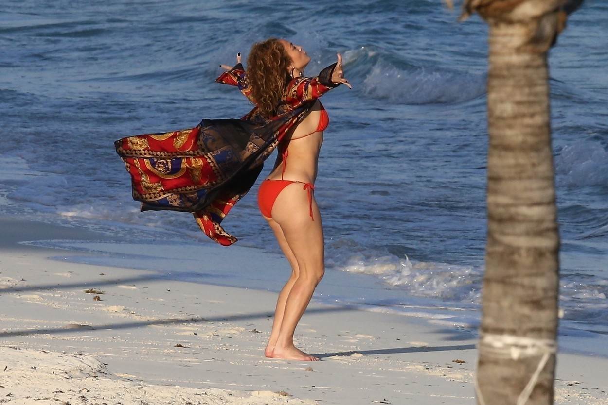 Kako u stvarnosti izgledaju stražnjice poznatih dama