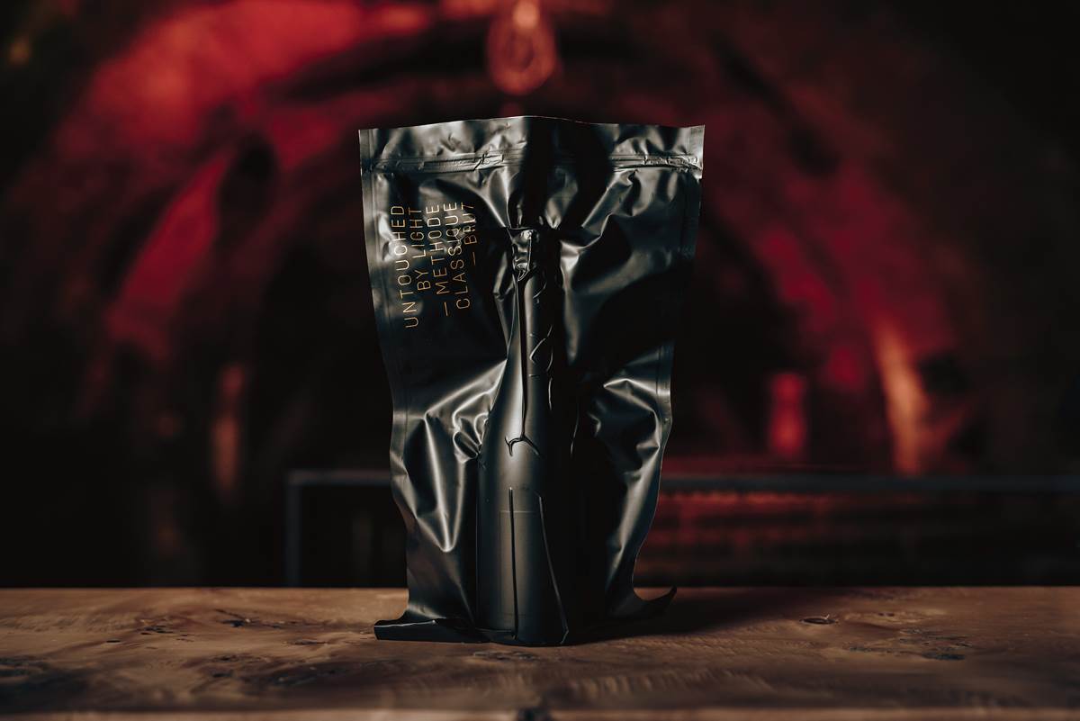 03_Untouched-by-light-packaging