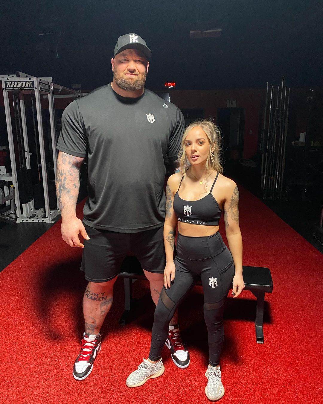 Hafþor Julius Bjornsson i Kelsey Henson