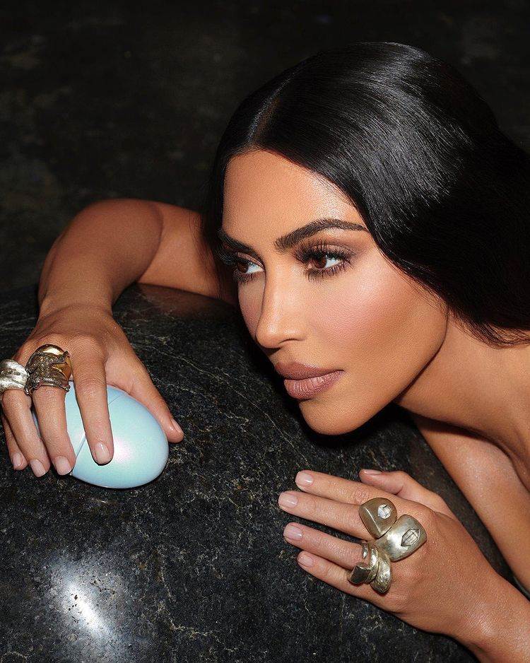 Kim Kardashian photoshop lica