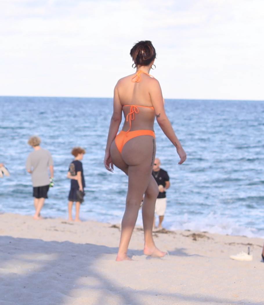 Anastasia Karanikolaou zbog operacija izgleda kao Kylie Jenner.