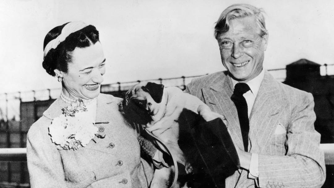 Kralj Edward VIII. je abdicirao 11. prosinca 1936. s prijestolja zbog Wallis Simpson.