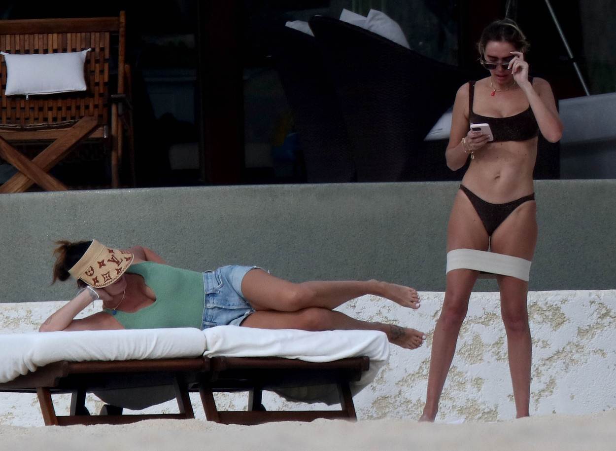 Petra i Tamara Ecclestone na plaži u Meksiku