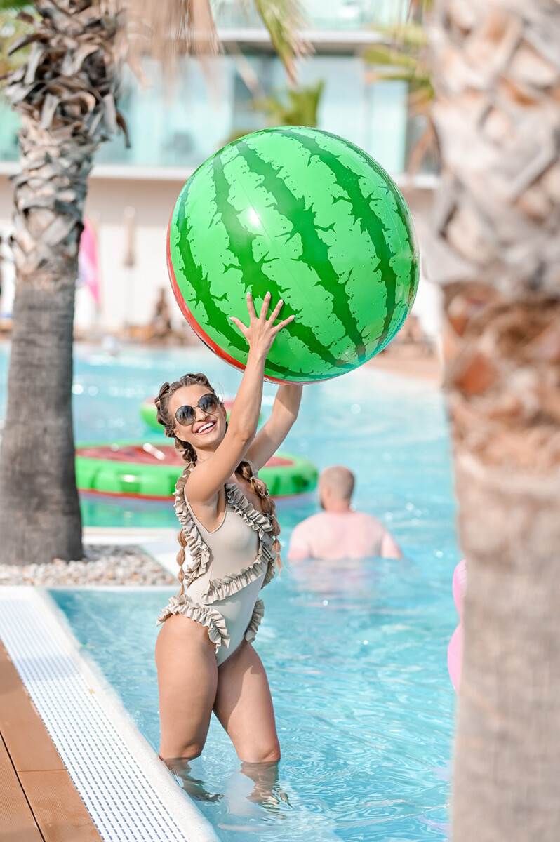 znate-li-sto-je-to-candy-pop-i-kako-ga-isfurati-ucite-od-modnih-znalaca-na-cosmo-pool-partyju