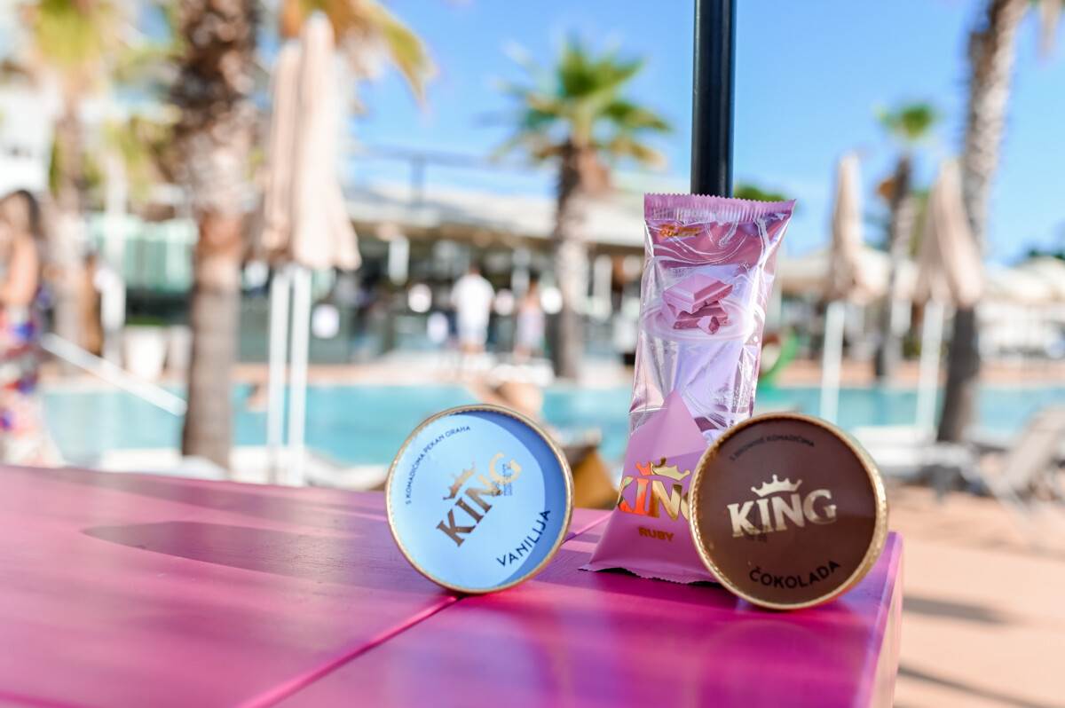 cosmopolitan-pool-party-najbolja-zabava-ove-sezone-na-jadranu-potvrdili-i-brojni-poznati-dalmatinci-i-dalmatinke