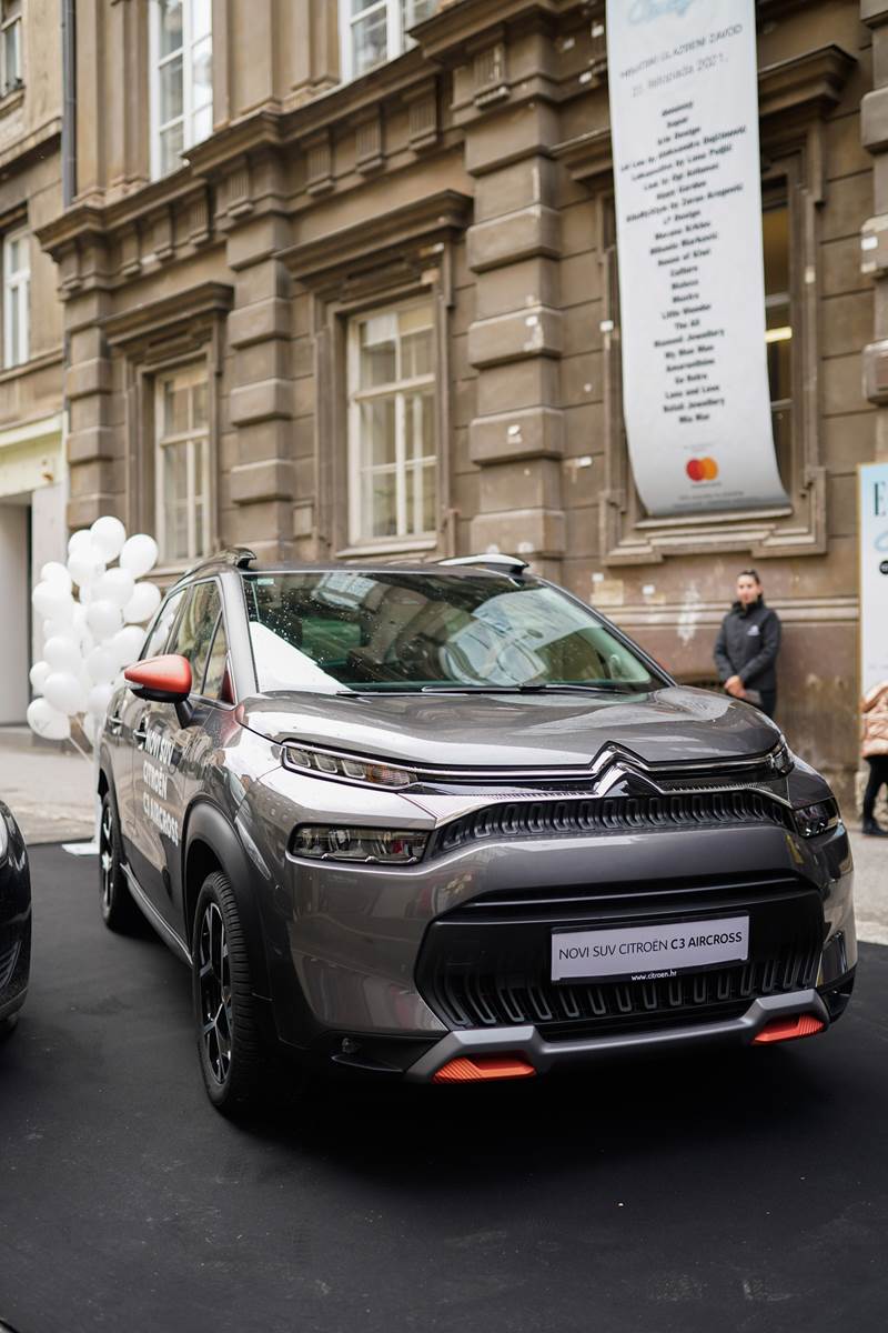 jesenski-elle-boutique-protekao-je-u-slavljenickom-ozracju