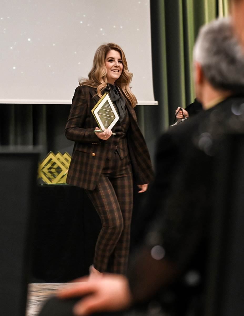 Vanja Varda, predsjednica nadzornog odbora Hrvatske elektroprivrede primila je priznanje u ime tvrtke