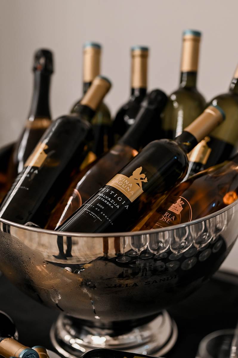 Uzvanici su nazdravili vrhunskim vinima  Festigia Castello i  Festigia Malvazija Istarska, Vina Laguna