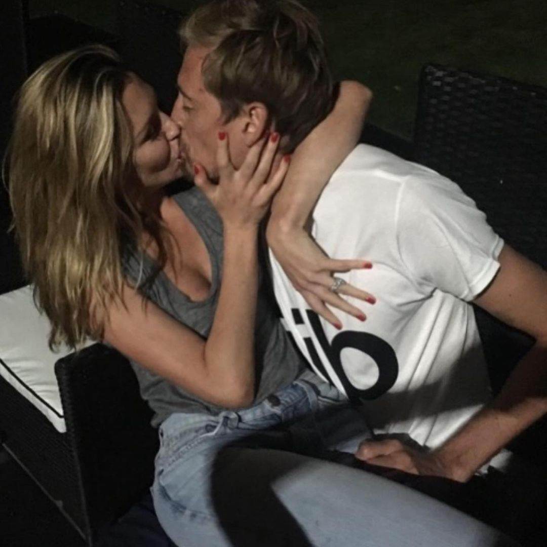 Abbey Clancy i Peter Crouch se ljube.