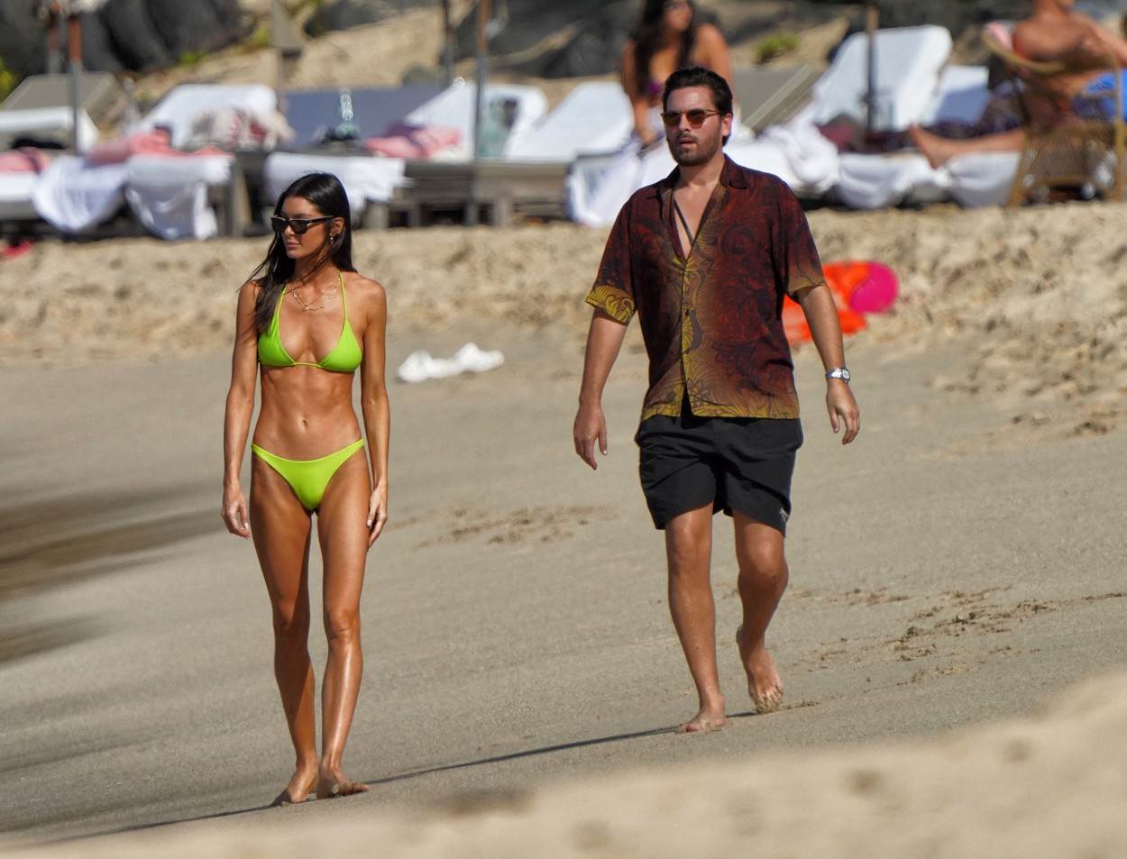 Scott Disick i Bella Banos na plaži
