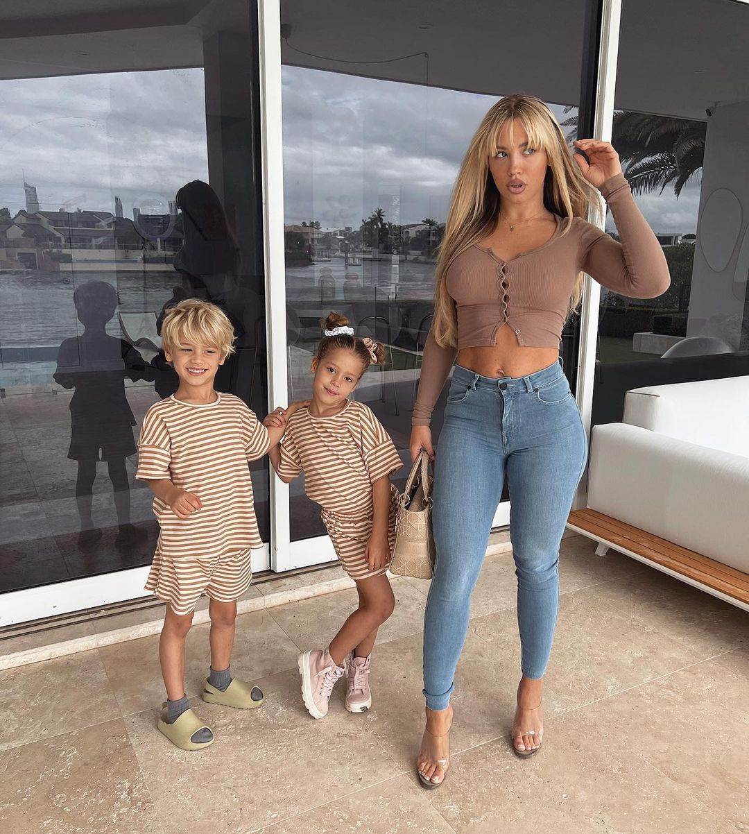 Tammy Hembrow s djecom.jpg