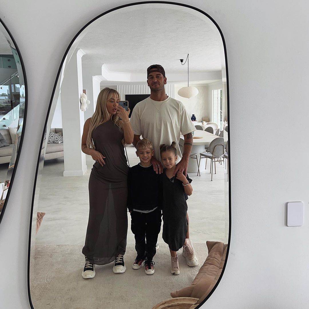 Tammy Hembrow sa zaručnikom i djecom