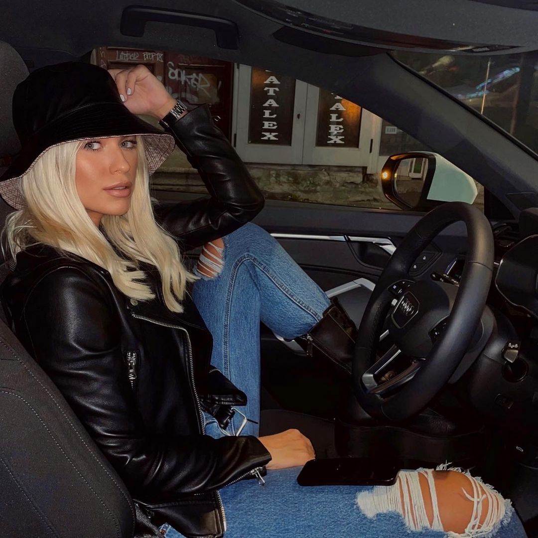 Saška Veselinov je u vezi s Đorđem Đokovićem.