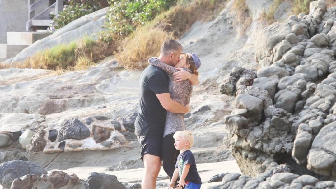 Renee Zellweger i Ant Anstead na plaži