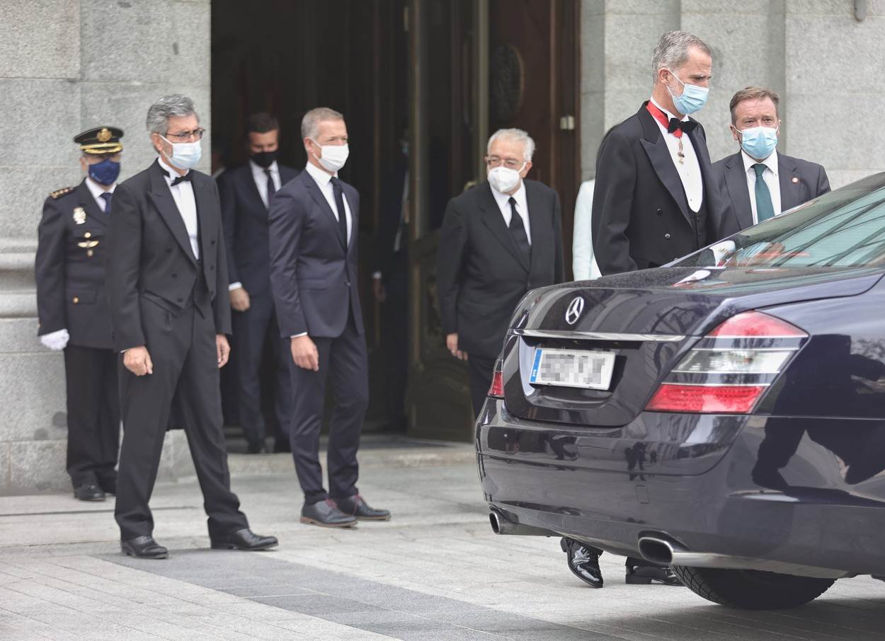 Kralj Felipe VI. se trudi popraviti ugled njegove obitelji nakon skandala njegova oca Juana Carlosa I. i sestara.