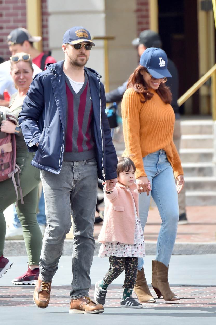 Ryan Gosling i Eva Mendes s kćerkicama