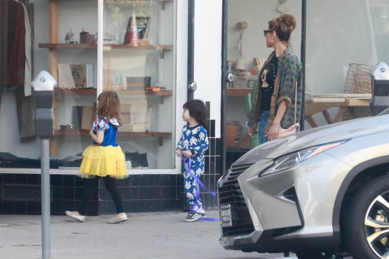 Eva Mendes s kćerkicama