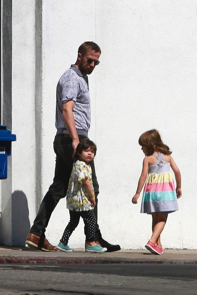 Ryan Gosling s kćerkicama