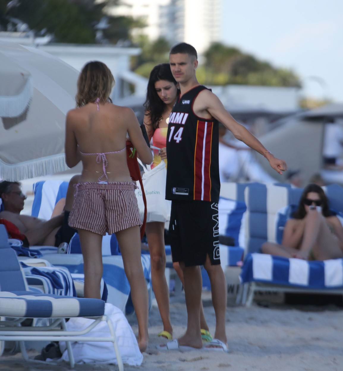 Romeo Beckham i Mia Regan