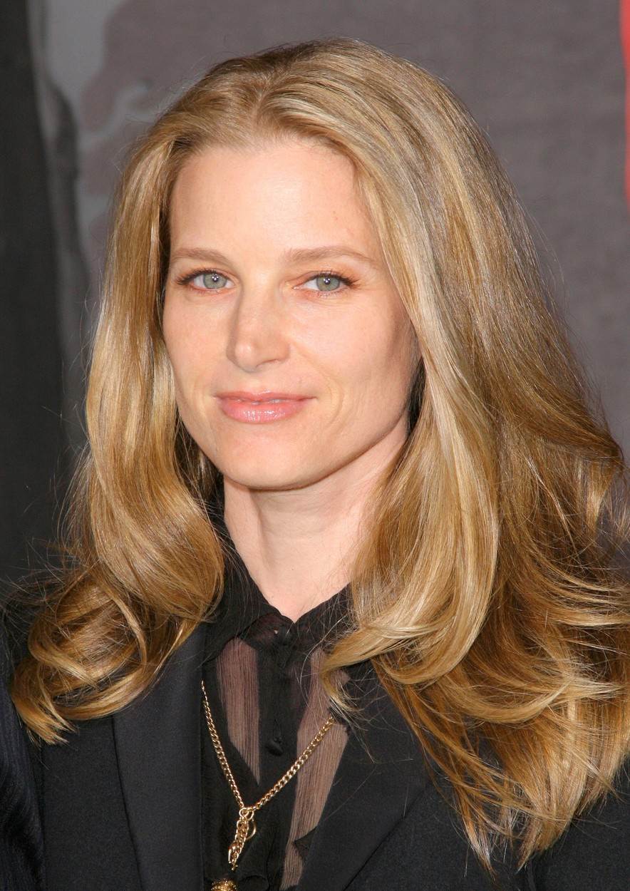 Bridget Fonda se umirovila iz glume 2002. godine i posvetila obitelji.
