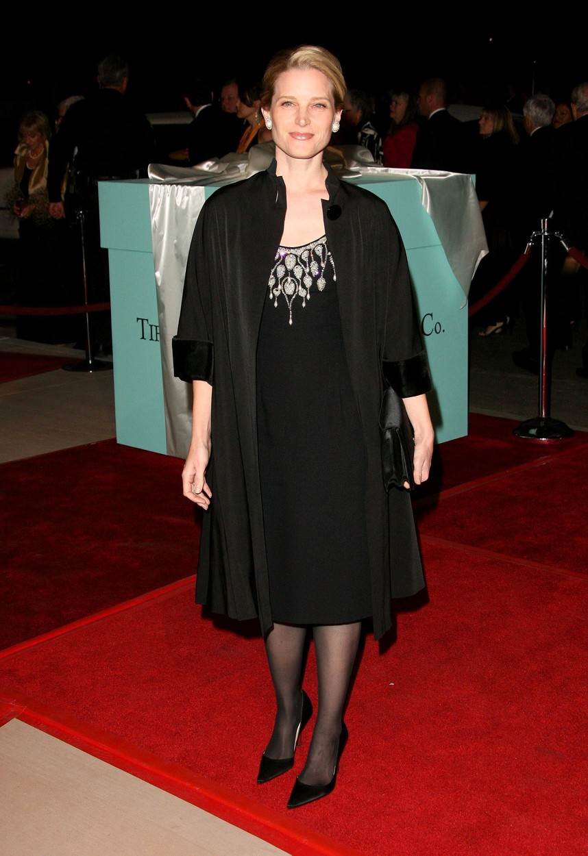 Bridget Fonda se umirovila iz glume 2002. godine i posvetila obitelji.