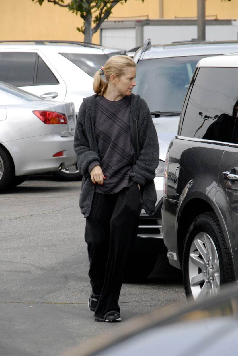Bridget Fonda se umirovila iz glume 2002. godine i posvetila obitelji.