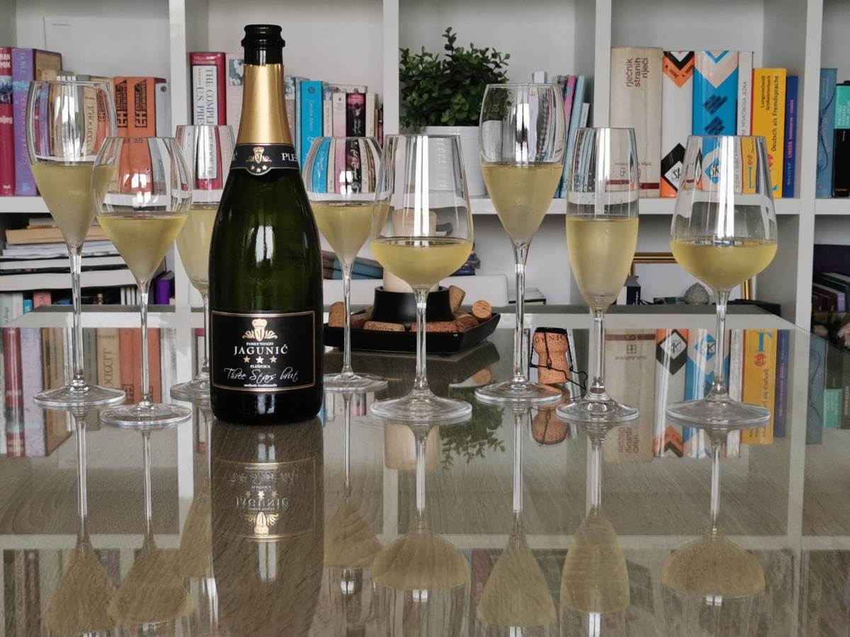 Jagunic Three Stars Brut iz razlicitih casa.jpg