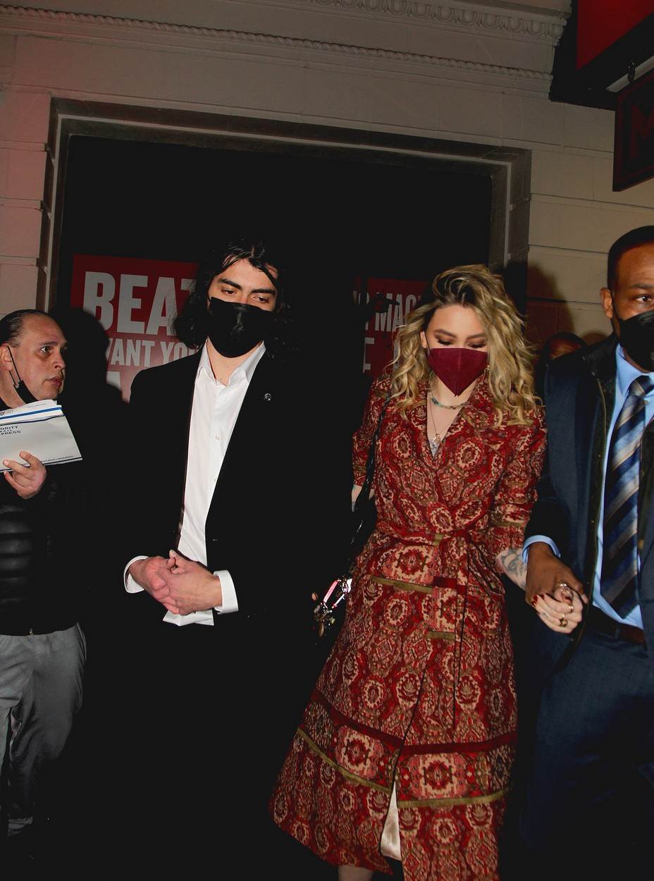 Paris i Blanket Jackson