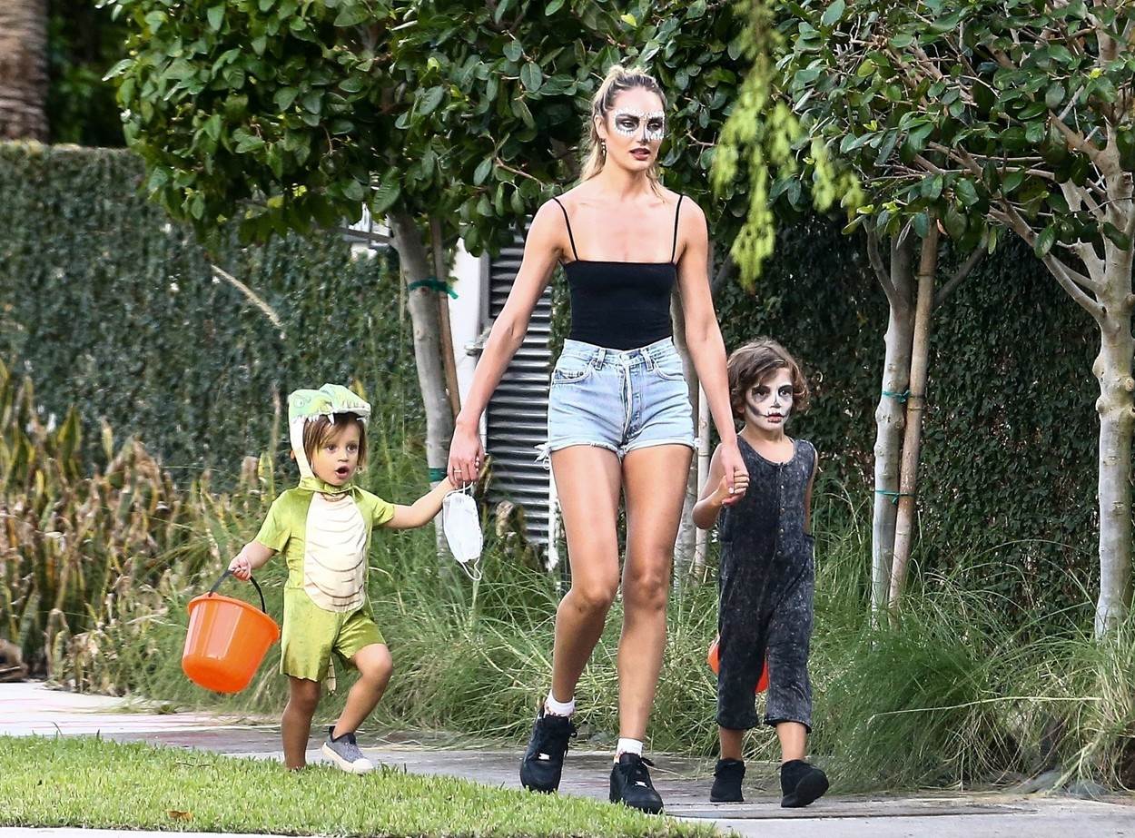 Candice Swanepoel sa sinovima Arielom i Anacom