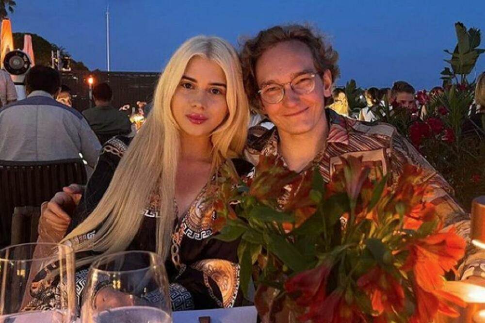 Kristina Mitrović je kći srpskog poduzetnika Željka Mitrovića