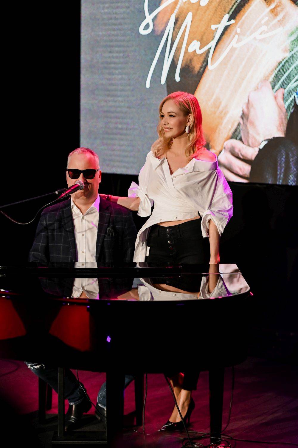 Jelena Rozga na promociji albuma Saše Matića