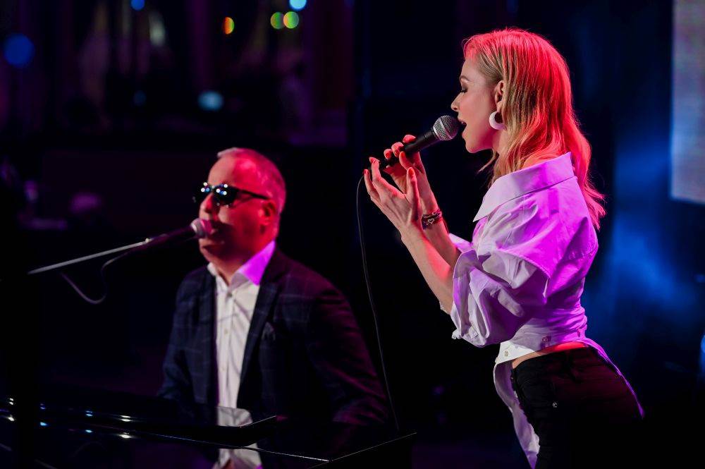 Jelena Rozga na promociji albuma Saše Matića