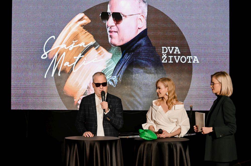 Jelena Rozga na promociji albuma Saše Matića