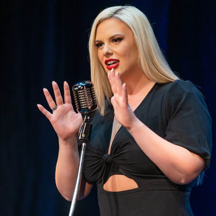 Nina Martina  je izdala svoj prvi singl