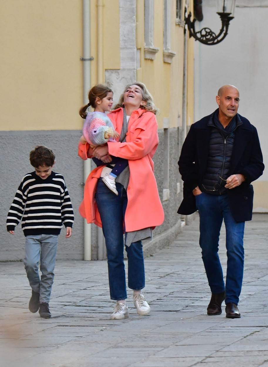 Stanley Tucci i Felicity Blunt