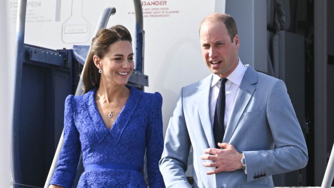 Kate Middleton i princ William smješkali su se po izlasku iz aviona