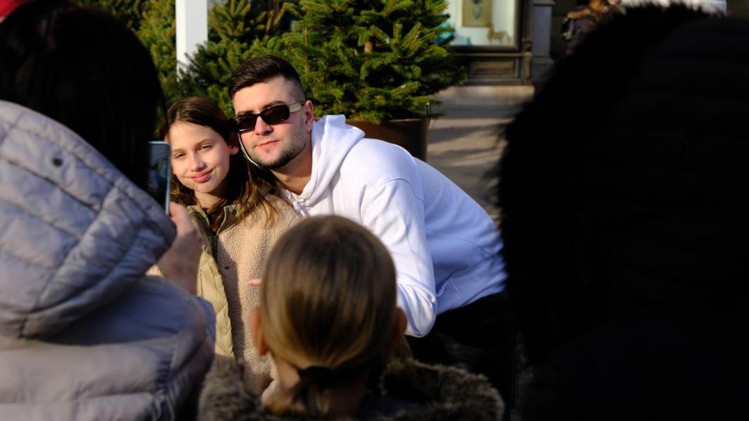 Influenceri Ismael Hadžić i Tamara Glavonjić održali su druženje na Trgu bana Josipa Jelačića